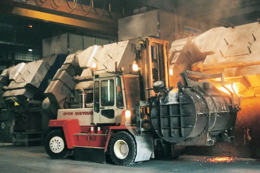 SVETRUCK forklift operating in a manufacturing foundry